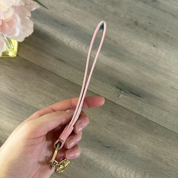 Lilly Pulitzer Nantucket Summer Costal Faux Leather Keychain - Picture 5 of 7